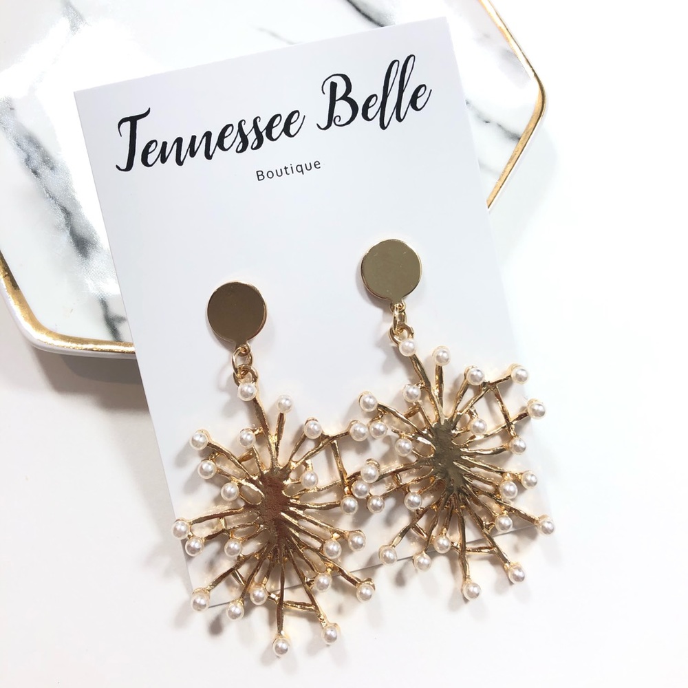 Erin Pearl Gold Cluster Stud Boutique Earrings - Picture 2 of 6